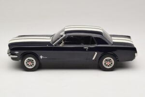 Ford Mustang Nightmist Blue Norev 1:18 182805 Métal — image 3 sur 6