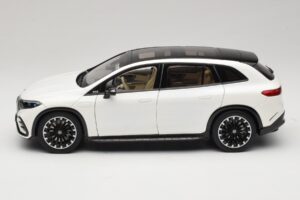 Mercedes EQS SUV X296 Manufaktur Diamond White NZG 1:18 B66960590 Métal — image 4 sur 8