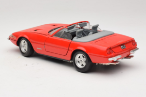 Ferrari 365 GTS/4 Spider Rouge Techno Giodi 1:18 40028-P1 Métal — image 7 sur 8
