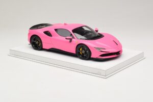 Ferrari SF90 Pack Fiorano Brillant Qatar Pink BBR 1:18 RACELINE137 Résine — image 4 sur 7