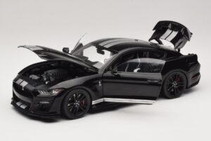Ford Mustang Shelby GT500 S550 Noir IXO 1:18 U18RDC002-FO Métal — image 2 sur 8