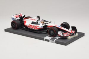 Haas VF-22 K. Magnussen Pole Position Brazilian GP 2022 Minichamps 1:18 117222120 Résine — image 4 sur 7