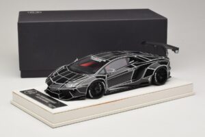 Lamborghini Aventador Liberty Walk TRON Noir Brillant JUC 1:18 J32-14 Résine — image 7 sur 7