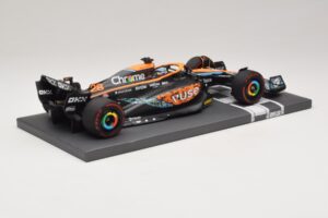 McLaren MCL36 O. Piastri Abu Dhabi Test 2022 Minichamps 1:18 537221828 Résine — image 2 sur 7