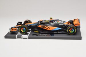 McLaren MCL60 #4 L. Norris 2nd Place Hungarian GP 2023 Minichamps 1:18 537233004 Résine — image 3 sur 7