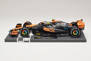 McLaren MCL60 #4 L. Norris 2nd Place Japanese GP 2023 Minichamps 1:18 537233504 Résine — image 3 sur 7