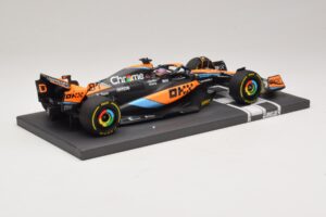 McLaren MCL60 #81 O. Piastri Hungarian GP 2023 Minichamps 1:18 537233081 Résine — image 2 sur 7