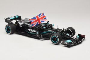 Mercedes AMG Petronas W12 E Performance L. Hamilton Winner British GP 2021 Minichamps 1:18 110211144 Résine — image 4 sur 7