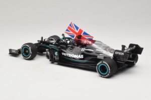 Mercedes AMG Petronas W12 E Performance L. Hamilton Winner British GP 2021 Minichamps 1:18 110211144 Résine — image 5 sur 7