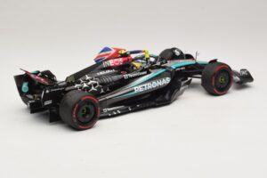 Mercedes AMG Petronas W15 E Performance L. Hamilton Winner British GP 2024 Minichamps 1:18 110241244 Résine — image 2 sur 7