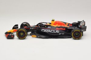 Oracle Red Bull Racing RB19 S. Perez Abu Dhabi GP 2023 Minichamps 1:18 110232311 Résine — image 3 sur 7