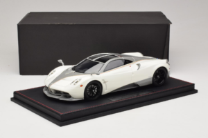 Pagani Huayra Luminous Green AB 1:18 REMC041 Résine — image 7 sur 7