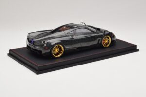 Pagani Huayra Starry Night Sky AB 1:18 REMC039 Résine — image 3 sur 7