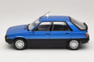 Renault 11 GTL Taxi James Bond MCG 1:18 MCG18833 Métal — image 3 sur 6