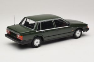 Volvo 740 GL Vert Foncé Minichamps 1:18 155171702 Métal — image 2 sur 6