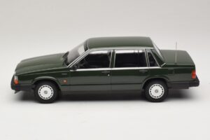 Volvo 740 GL Vert Foncé Minichamps 1:18 155171702 Métal — image 3 sur 6