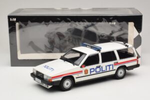 Volvo 740 GL Break Politi Norway Minichamps 1:18 155171796 Métal — image 6 sur 6