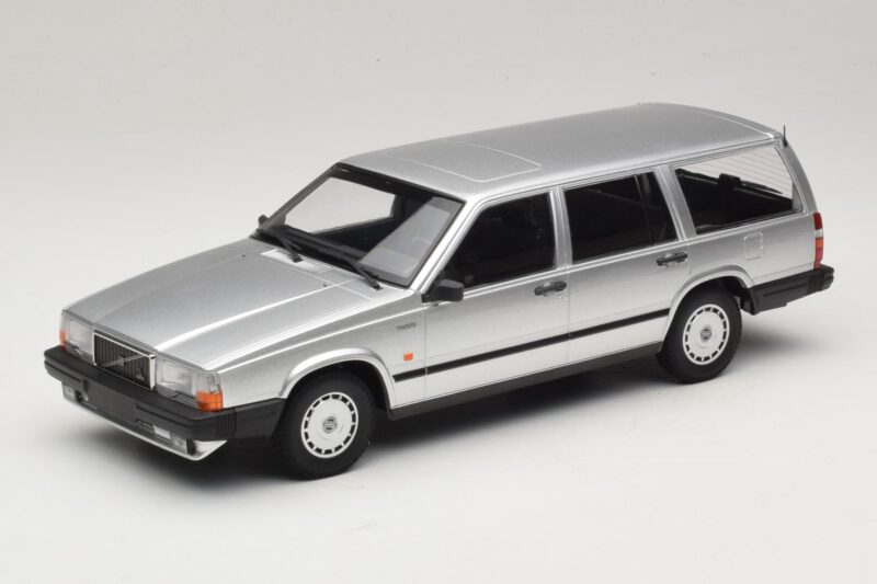 Volvo 740 GL Break Argent Minichamps 1:18 155171770 Métal