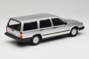 Volvo 740 GL Break Argent Minichamps 1:18 155171770 Métal — image 2 sur 6