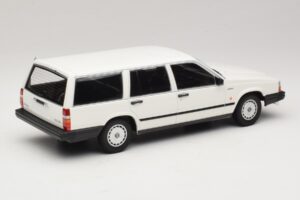 Volvo 740 GL Break Blanc Minichamps 1:18 155171772 Métal — image 2 sur 6