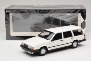 Volvo 740 GL Break Blanc Minichamps 1:18 155171772 Métal — image 6 sur 6