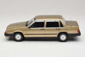 Volvo 740 GL Or Minichamps 1:18 155171700 Métal — image 3 sur 6