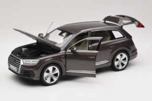Audi Q7 4M Argus Brown Minichamps 1:18 5011407615 Métal — image 2 sur 8