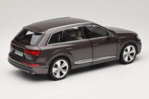 Audi Q7 4M Argus Brown Minichamps 1:18 5011407615 Métal — image 3 sur 8