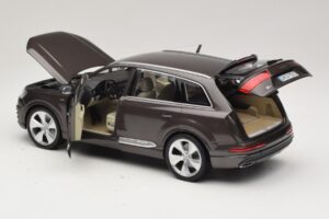 Audi Q7 4M Argus Brown Minichamps 1:18 5011407615 Métal — image 5 sur 8