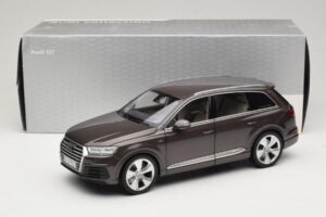 Audi Q7 4M Argus Brown Minichamps 1:18 5011407615 Métal — image 8 sur 8
