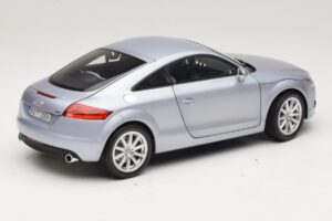 Audi TT 8N Silverblue Metallic Minichamps 1:18 100015020 Métal — image 3 sur 8