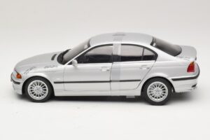 BMW 3-Series E46 6-Cylinder Argent UT Models 1:18 20512 Métal — image 3 sur 6