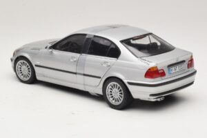 BMW 3-Series E46 6-Cylinder Argent UT Models 1:18 20512 Métal — image 5 sur 6