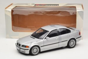 BMW 3-Series E46 6-Cylinder Argent UT Models 1:18 20512 Métal — image 6 sur 6
