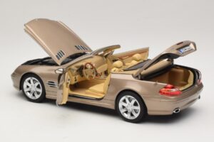 Mercedes SL500 R230 Travertine Beige Norev 1:18 183843 Métal — image 6 sur 9