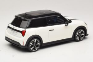 Mini Cooper S F66 Nanuq White Metallic Otto 1:18 OT1245 Résine — image 2 sur 6