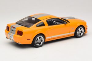 Ford Mustang GT S197 Grabber Orange Metallic AUTOart 1:18 73117-A1 Métal — image 3 sur 8