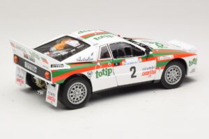 Lancia 037 #2 A. Bettega / M. Perissinot Rally San Marino 1984 Kyosho 1:18 08306F Métal — image 3 sur 8