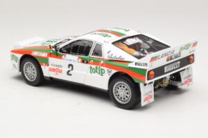 Lancia 037 #2 A. Bettega / M. Perissinot Rally San Marino 1984 Kyosho 1:18 08306F Métal — image 7 sur 8