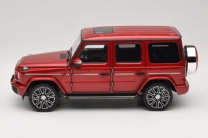 Mercedes G-Class W465 Hyacinth Red Norev 1:18 183037 Métal — image 3 sur 6