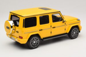 Mercedes G-Class W465 Sun Yellow Norev 1:18 183038 Métal — image 2 sur 6