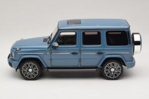 Mercedes G-Class W465 Vintage Blue Norev 1:18 183034 Métal — image 3 sur 6