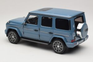 Mercedes G-Class W465 Vintage Blue Norev 1:18 183034 Métal — image 5 sur 6