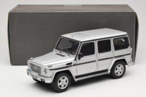 Mercedes G500 W463 LWB Édition Concessionnaire Argent AUTOart 1:18 B66962142 Métal — image 8 sur 8