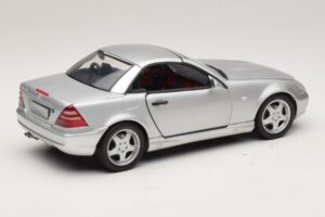 Mercedes SLK230 R170 AMG Roadster Argent UT Models 1:18 26152 Métal — image 3 sur 8