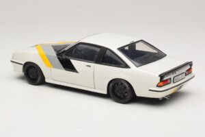 Opel Manta B GT/E Blanc Jantes Personnalisées Noires Revell 1:18 08422 Métal — image 7 sur 8