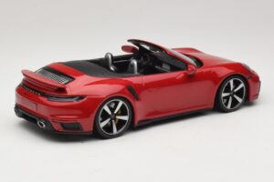 Porsche 911 992 Turbo S Cabriolet Rouge Foncé Minichamps 1:18 PORSCHE007 Métal — image 2 sur 6