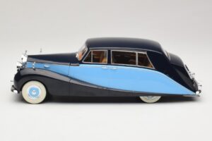 Rolls-Royce Silver Wraith Empress by Hooper Noir & Bleu Foncé MCG 1:18 MCG18051 Métal — image 3 sur 6