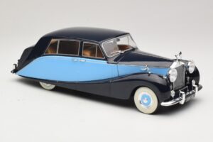 Rolls-Royce Silver Wraith Empress by Hooper Noir & Bleu Foncé MCG 1:18 MCG18051 Métal — image 4 sur 6