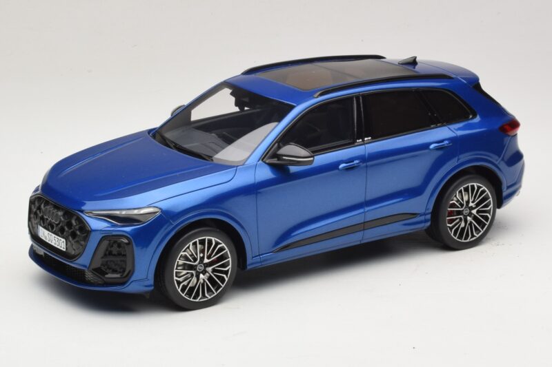 Audi SQ5 FY TFSI Ultra Bleu Otto 1:18 Audi SQ5 FY TFSI Ultra Bleu Otto 1:18 OT1281 Résine